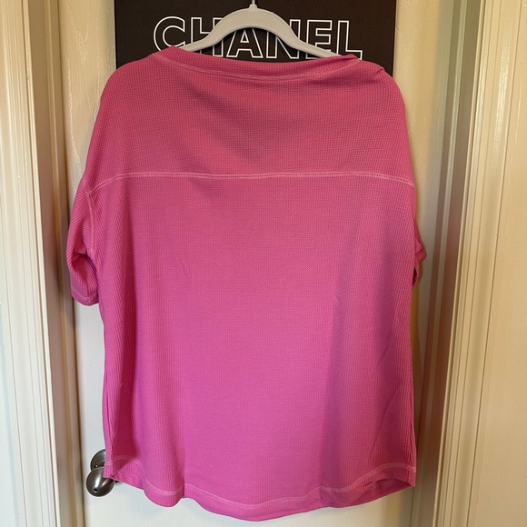 *NEW* OVERSIZED WORKOUT EVERYDAY COMFY TEE - Picture 2 of 12